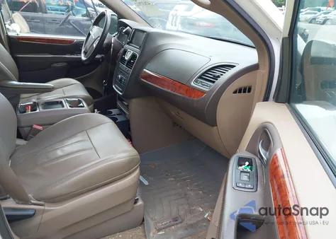 2015 Chrysler Town & Country Touring from USA, damaged, VIN 2C4RC1BG9FR562900